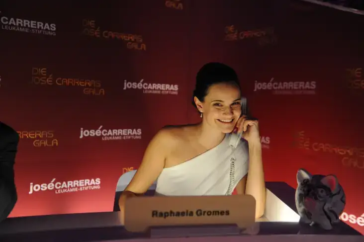 2018_CarrerasGala_RaphaelaGromes_Spendentelefon