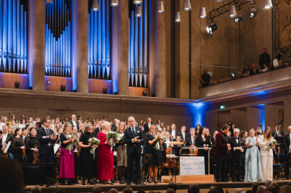 Großer Applaus am Ende des 30. BMW Advents-Benefizkonzerts.